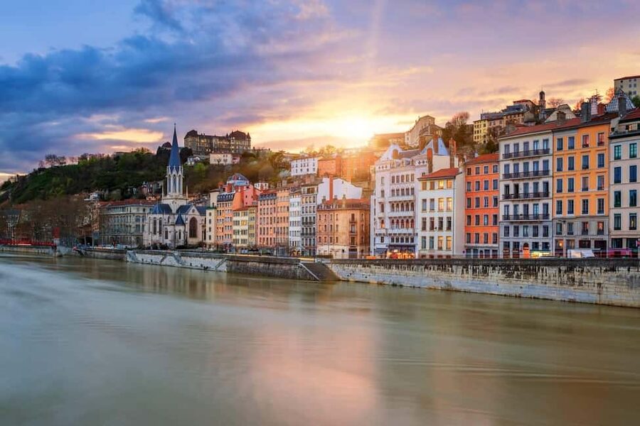 Lyon: Photoshoot Experience - A Pro Outdoor Photoshoot in Lyon, Built Around Your Spot