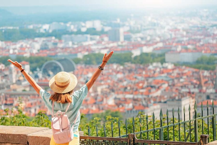 Lyon: Private Photoshoot with a Professional Photographer - Saône Riverbanks: Bridges, Water, and Scenic Backdrops