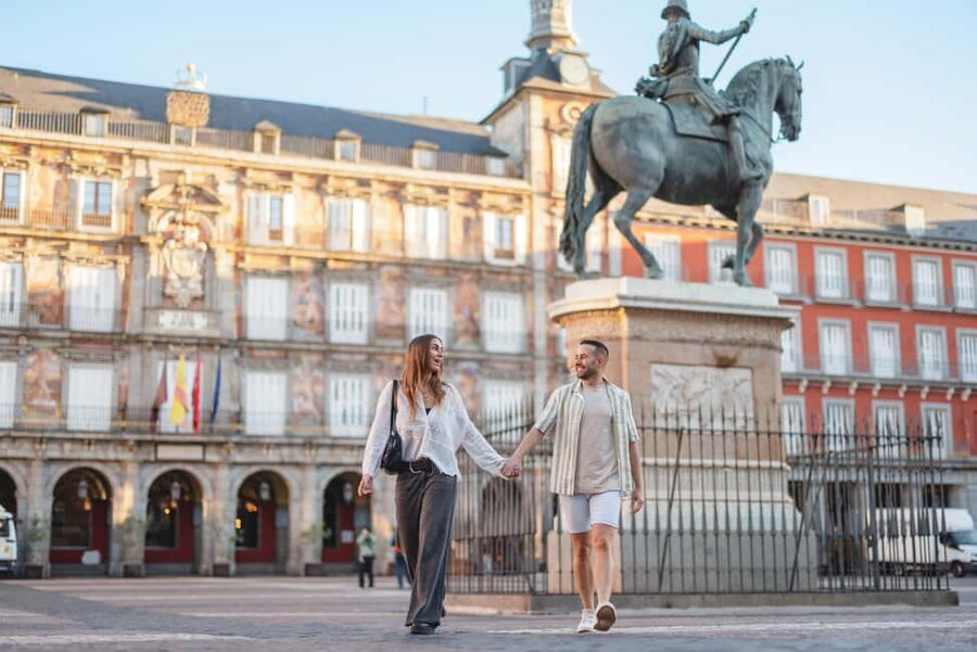 Madrid: Plaza Mayor & Royal Palace Photoshoot - How the Photographer Guides Your Poses (So You Don’t Feel Awkward)