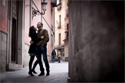 Madrid: Private Photo Shoot and Professional Images - Huertas and Barrio de las Letras: Writers, tapas, and classic Madrid angles