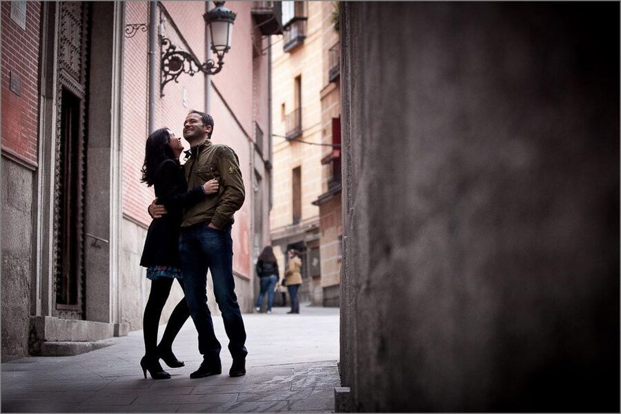 Madrid: Private Photo Shoot and Professional Images - Huertas and Barrio de las Letras: Writers, tapas, and classic Madrid angles