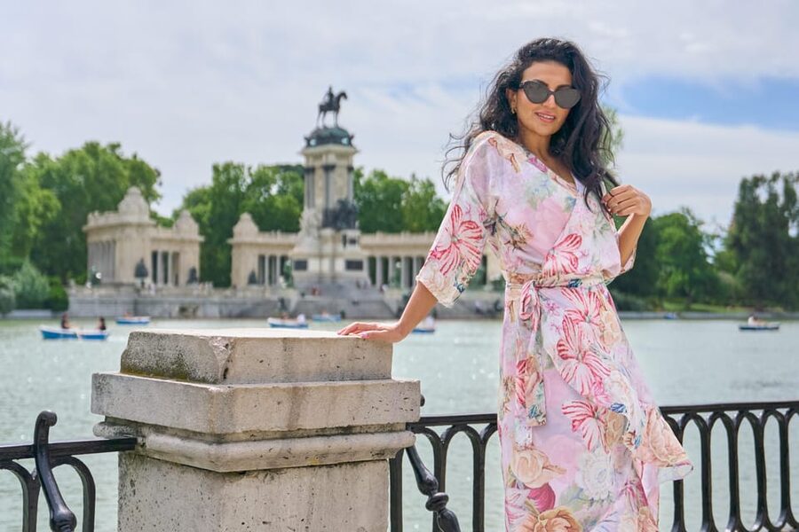 Madrid: Private Photoshoot at the Retiro Park - Not all photographers are the same, and that’s a good thing here