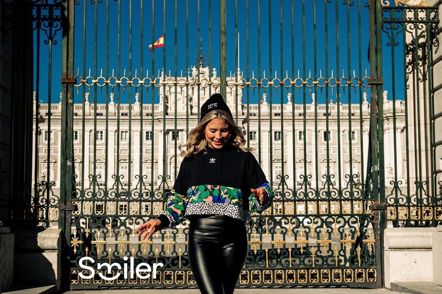 Madrid: Professional photoshoot at The Royal Palace - Meeting at Monument to Felipe IV: how the session actually feels