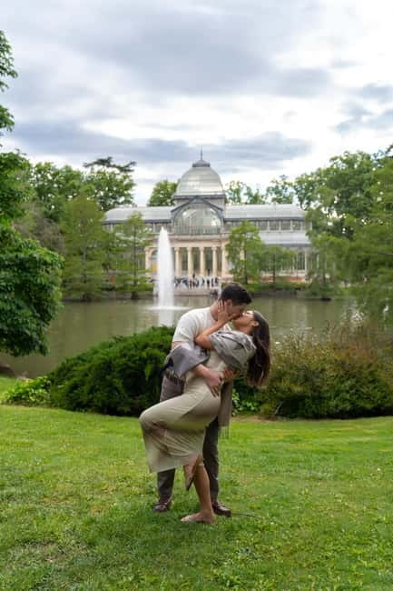 Madrid: Professional photoshoot in the Retiro park - Key highlights to know before you book