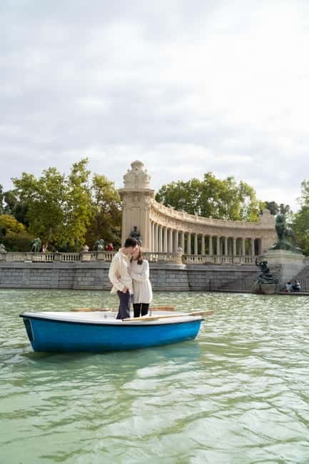 Madrid: Professional photoshoot in the Retiro park - Price and value: $71 for 30 minutes (what that cost includes)