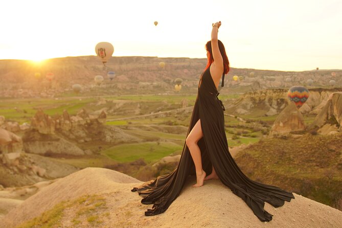 Magical Cappadocia Photoshoot with a Professional Photographer - Stop 1: Göreme first-light photos in a classic balloon zone