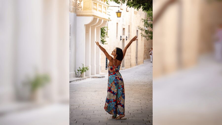 Malta: Romantic Couples Photoshoot - Valletta, Beaches, and More: How to Choose Your Best Backdrops