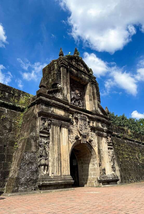 Manila One-on-One Walking Tour with Mobile Photography - Rizal Park: A Landmark Break for Composition and Variety