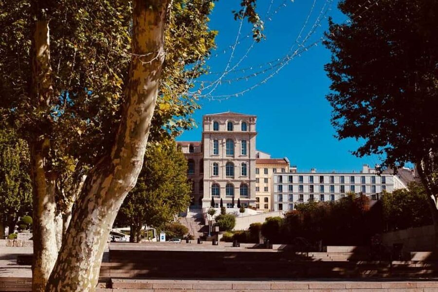 Marseille: Photoshoot Experience - How an outdoor Marseille shoot improves your photos fast