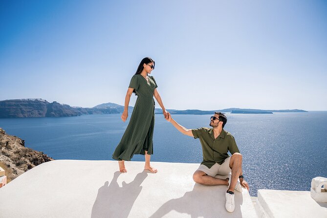 Memories of Santorini - Photoshoot in Oia - Oia’s main street: natural moments plus guided poses