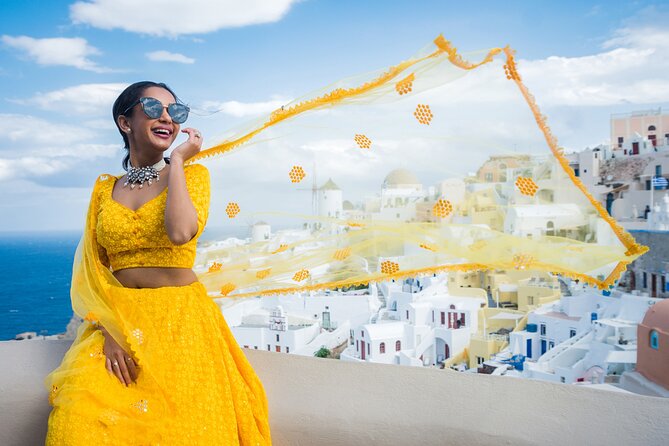 Memories of Santorini - Photoshoot in Oia - The deliverable: 60 edited photos in a private gallery