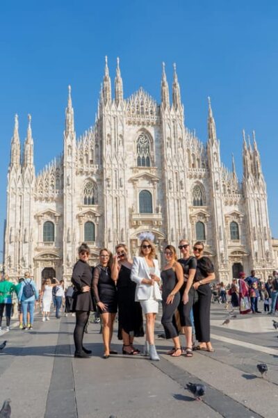 Milan: Duomo Square and Gallery Private Photo Shoot - Galleria Vittorio Emanuele II: Il Salotto di Milano for clean, stylish shots