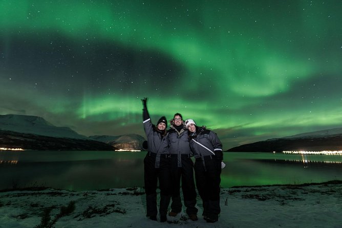 Minibus Northern Lights Chase with Photography from Tromsø - The minibus experience in a small group: comfort, safety, and teamwork