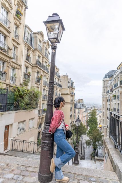 Montmartre Sacre Coeur area photoshoot by Paris photographer - Key points to know before you go