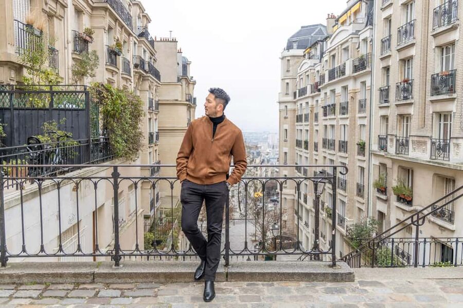 Montmartre Sacre Coeur area photoshoot by Paris photographer - Meeting point at 55 Rue Lamarck and how to start smoothly