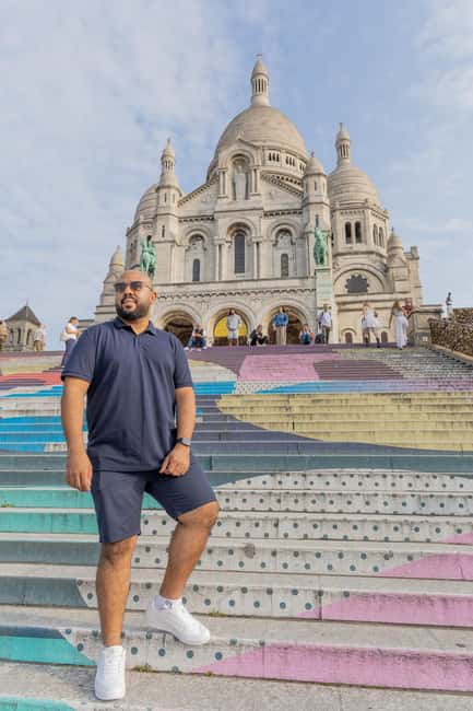 Montmartre Sacre Coeur area photoshoot by Paris photographer - Montmartre photo stop: cobblestones, squares, and classic angles