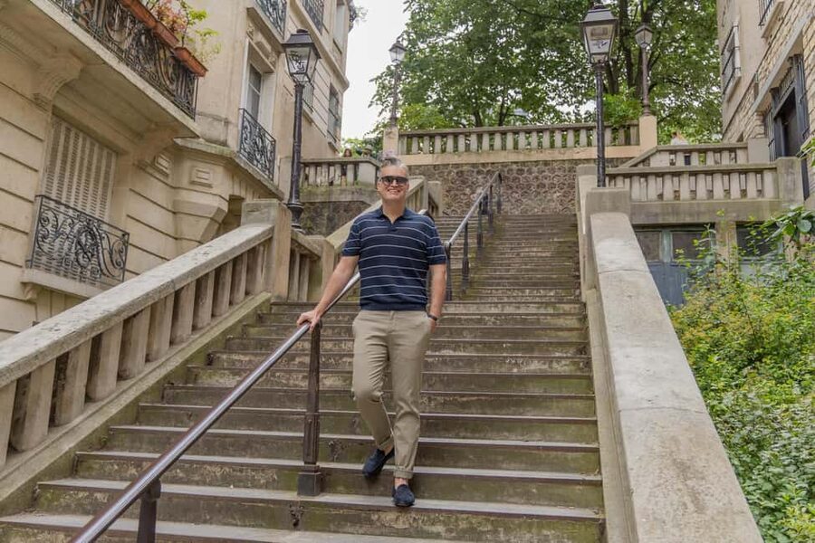 Montmartre Sacre Coeur area photoshoot by Paris photographer - Who should book this Montmartre Sacré-Cœur photoshoot