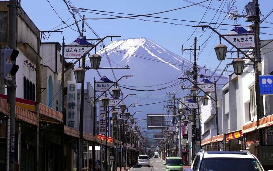 Mount Fuji 1-Day Trip: the Hottest Photography Tour - Lawson Kawaguchiko Station: a built-in break and a small comfort boost