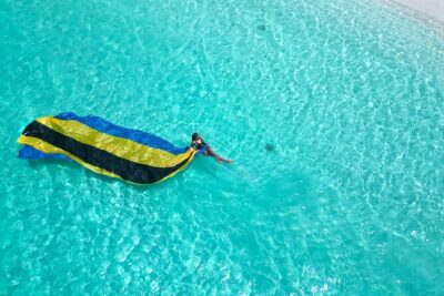Nassau Clear Kayak Drone Photoshoot- Floating Dress - The floating dress moment: changing, posing, and getting the trail right