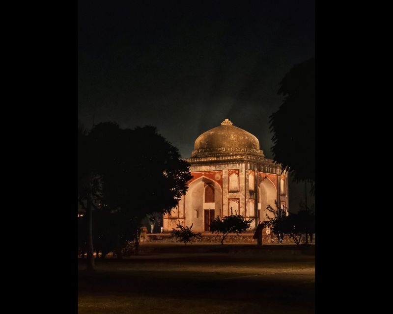 New Delhi: Guided Night Photography & Heritage Tour of Delhi - Tuk-tuk rides that actually help your night plan