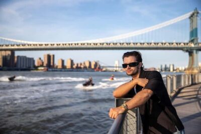 New York: 1-hour Photoshoot in Iconic Locations - Joseph’s Coaching: Poses, Confidence, and the Pace That Works