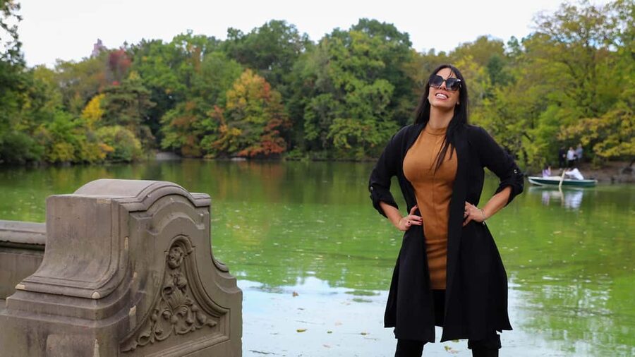 New York: 1-hour Photoshoot in Iconic Locations - What You Receive: Unedited Media Link Plus 10 Edited Picks