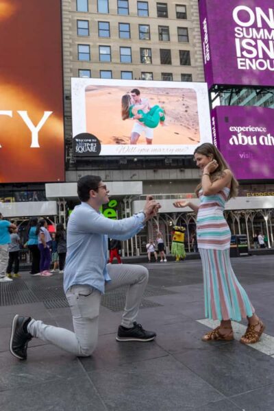 New York City: Photoshoot - Times Square - Meeting at Hard Rock Cafe: what it sets you up for