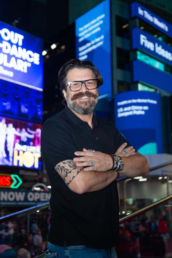 New York City: Photoshoot - Times Square - The posing help is the real secret weapon