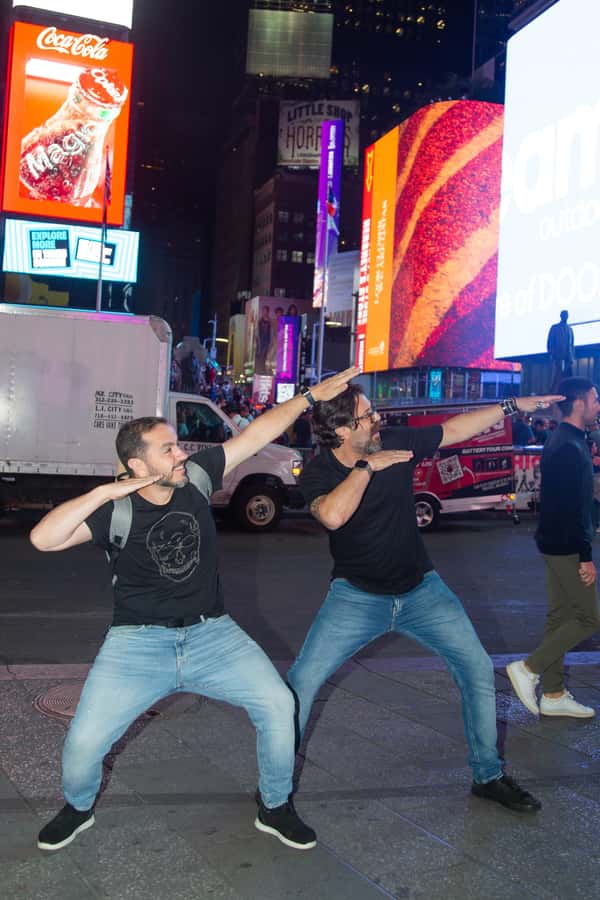 New York City: Photoshoot - Times Square - What to wear and bring (so the photos look effortless)