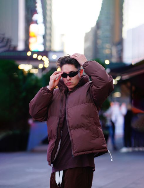 New York City: Solo or Couples Photoshoot in Times Square! - The 45-minute rhythm: Rockefeller stop, a short walk, then Times Square