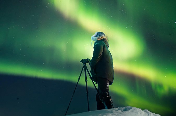 Northern Light Hunt with Photography from Rovaniemi - When aurora appears: staying until it fades