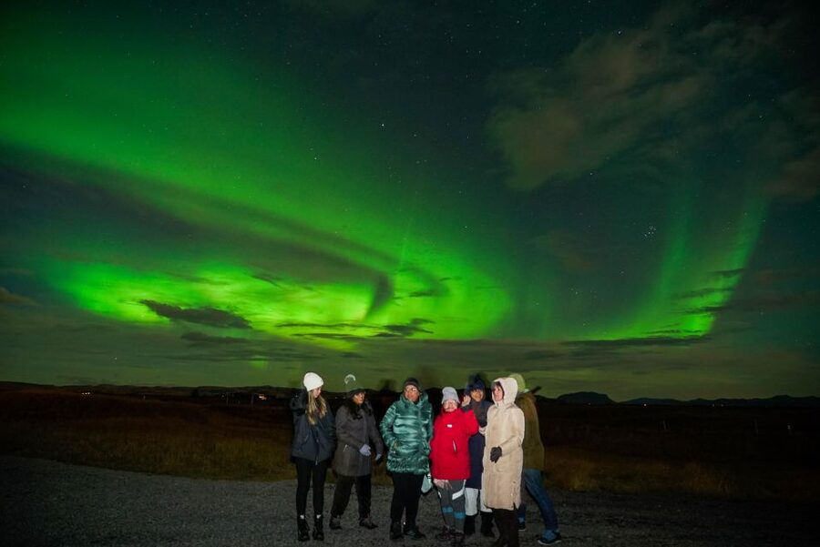 Northern Lights Tour From Reykjavik with Photography - The 75-minute photo stop: why this tour is built for keeping memories