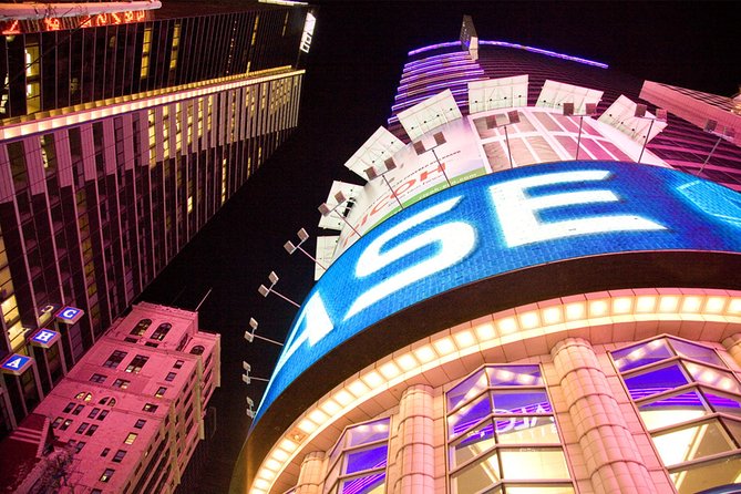NYC After-Dark Photography Tour - Stop 3: The US Army Recruiting Office Photo Moment