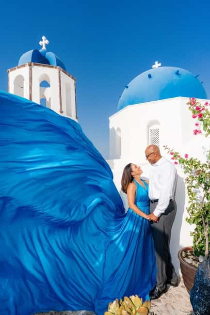 Oia: Santorini Photoshoot with Flying Dress Rental Option - What you’re really buying: 50 edited photos you can use later
