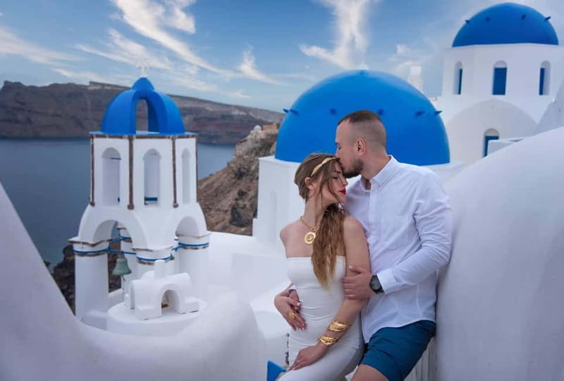 Oía: Santorini Professional Photoshoot with Edited Photos - Key things to know before you book