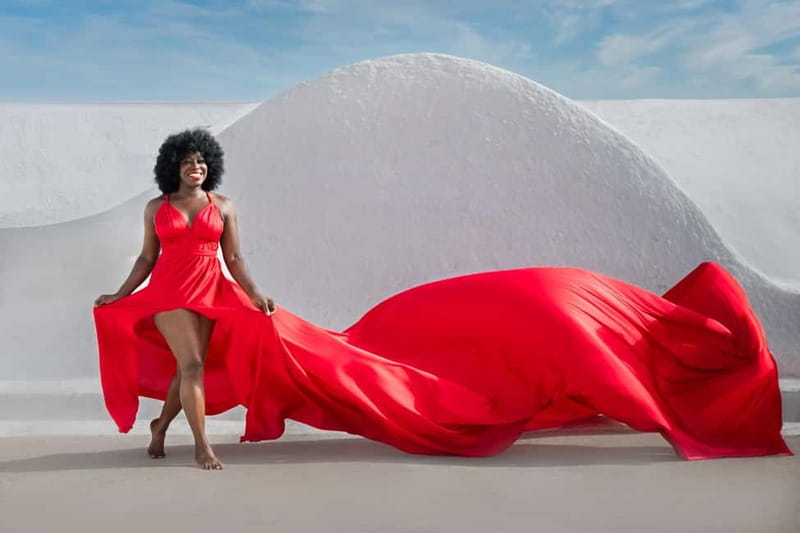Oía: Santorini Professional Photoshoot with Edited Photos - Price and value: $176 for up to 5 people