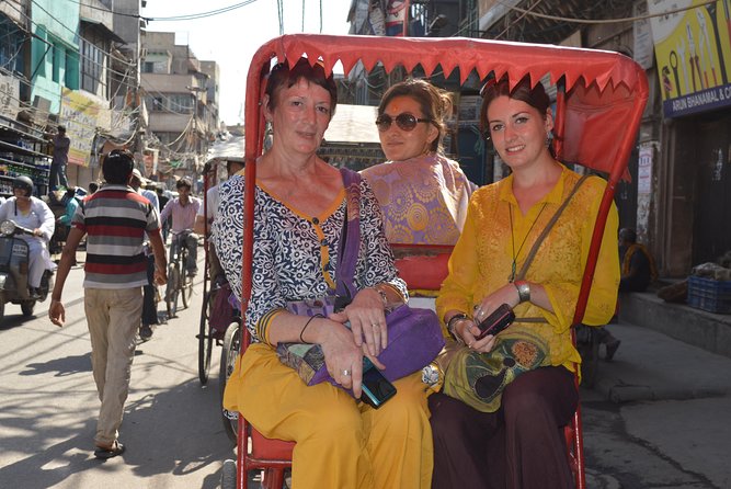 Old Delhi Photography & Food Tour with Rickshaw Ride to Masterji Kee Haveli - Included Food, Snacks, and Drinks: What You’re Actually Getting