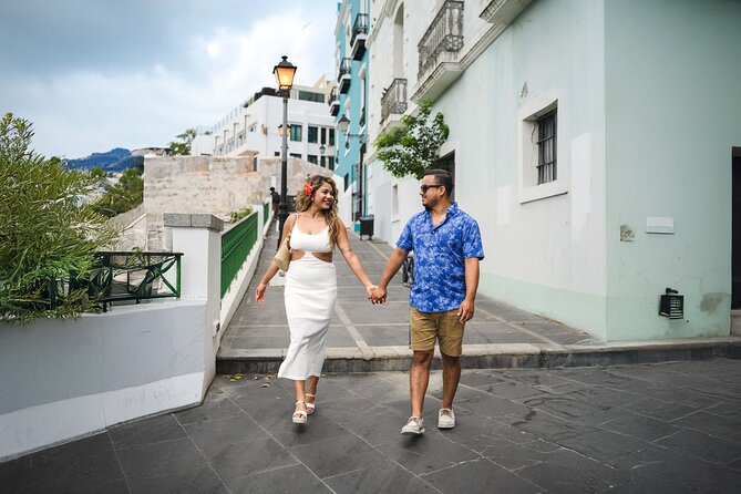 Old San Photoshoot Walking Tour - Meeting at Plaza del Quinto Centenario on Calle del Cristo