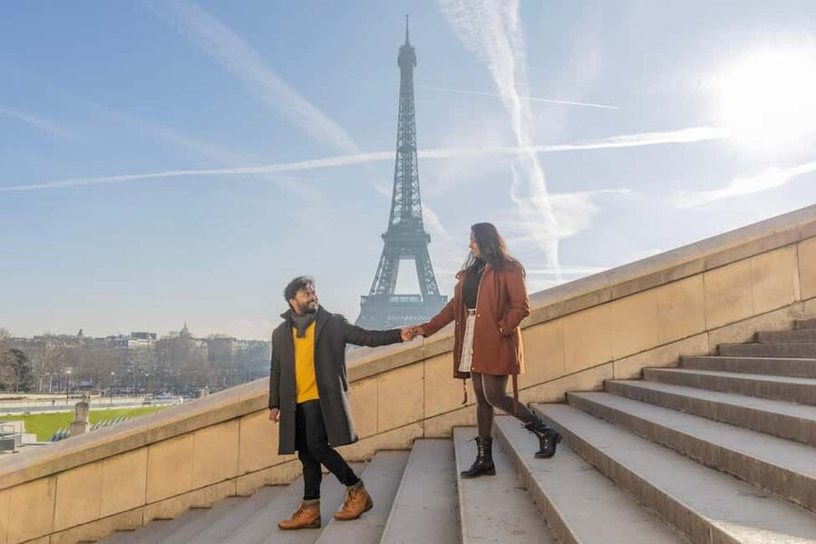 Paris: Eiffel Area Private Photoshoot - Meeting at 2 Rue Beethoven and reaching Pont de Bir-Hakeim