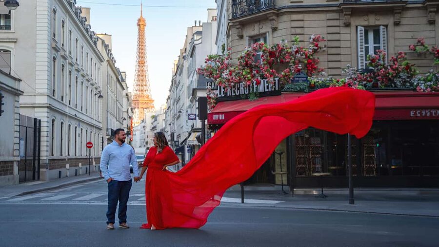 Paris: Eiffel Tower Flying-Dress Photoshoot jonadress - Who should book this flying-dress photoshoot