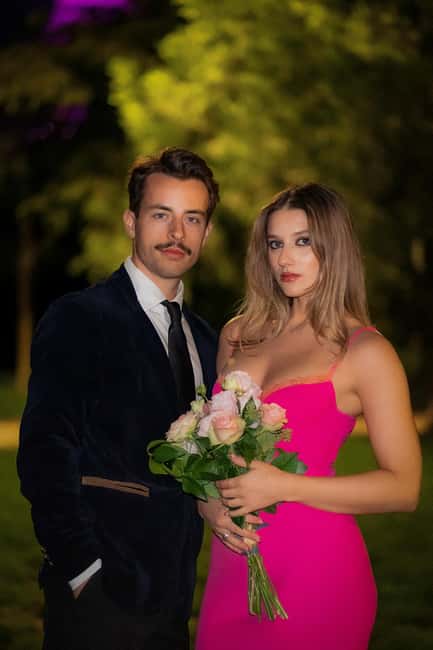 Paris: Eiffel Tower Night Photoshoot with 20 High End Edits - Outfit and styling support (and how to avoid night-photo regrets)