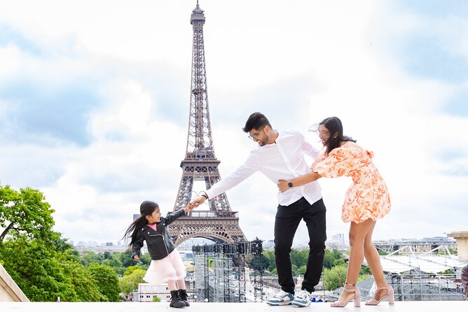 Paris: Eiffel Tower or Louvre Photoshoot - Best Spots - Your Photographer’s Role: Pose Coaching Makes the Difference
