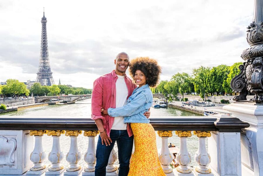 Paris: Eiffel Tower Photoshoot - Why an Eiffel Tower Photoshoot Beats DIY Snapping
