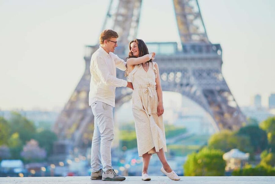 Paris: Eiffel Tower Photoshoot - Delivery: Edited Photos in 48 Hours (and Planning for Extras)