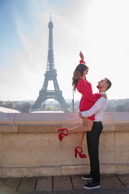 Paris: Eiffel Tower Photoshoot with a Professional - Eiffel Tower photos, minus the chaos