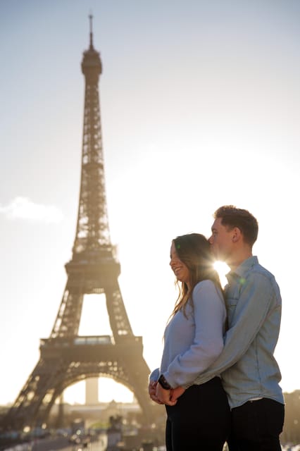 Paris: Eiffel Tower Photoshoot with a Professional - Eiffel Tower backdrops: why multiple spots matter