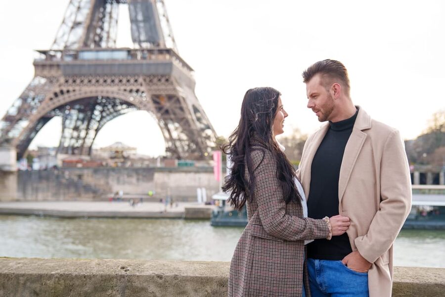 Paris: Eiffel Tower Photoshoot with a Professional - Posing help that feels natural (not like a photoshoot bootcamp)