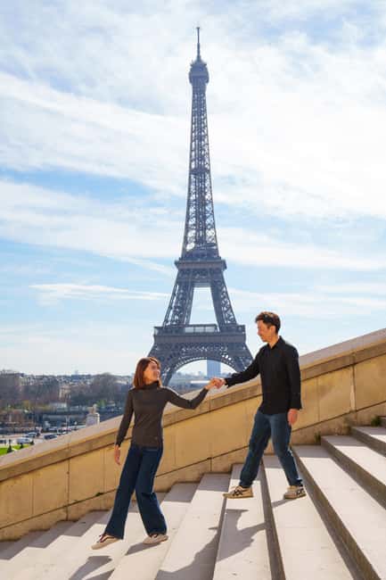 Paris: Eiffel Tower Photoshoot with a Professional - Price and value: what $29 per group really buys