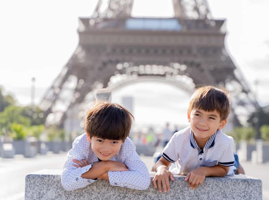 Paris: Eiffel Tower Premium Photoshoot - Custom Landmark Options: Eiffel Tower, Louvre, Arc de Triomphe