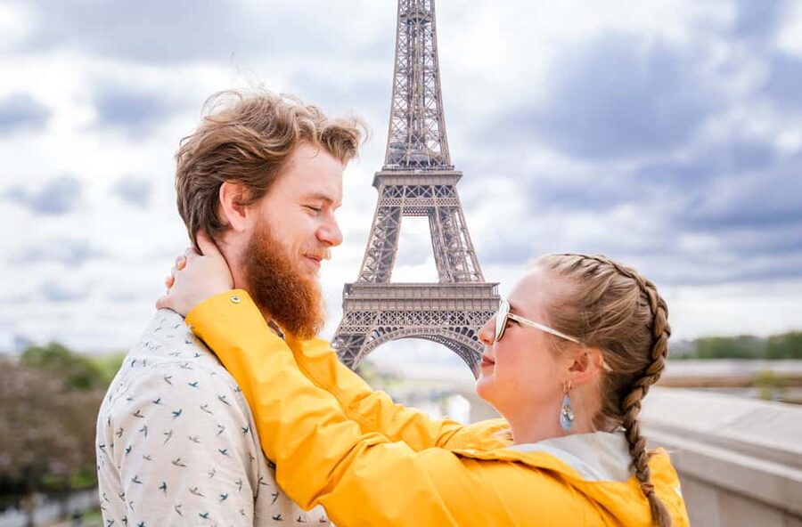 Paris: Eiffel Tower Premium Photoshoot - The Photographer Experience: Posing Help That Feels Natural